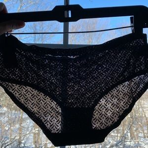 Marilyn Monroe MEDIUM black sheer mesh textured pattern stretch panties panty